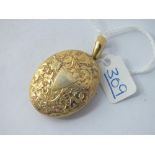 A VICTORIAN OVAL LOCKET SET IN 15CT GOLD - 14.2GMS