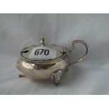 Georgian-style mustard pot on three lion legs - London 1907 - 114gms