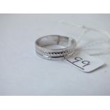 A white gold 9ct band ring - size S - 3gms