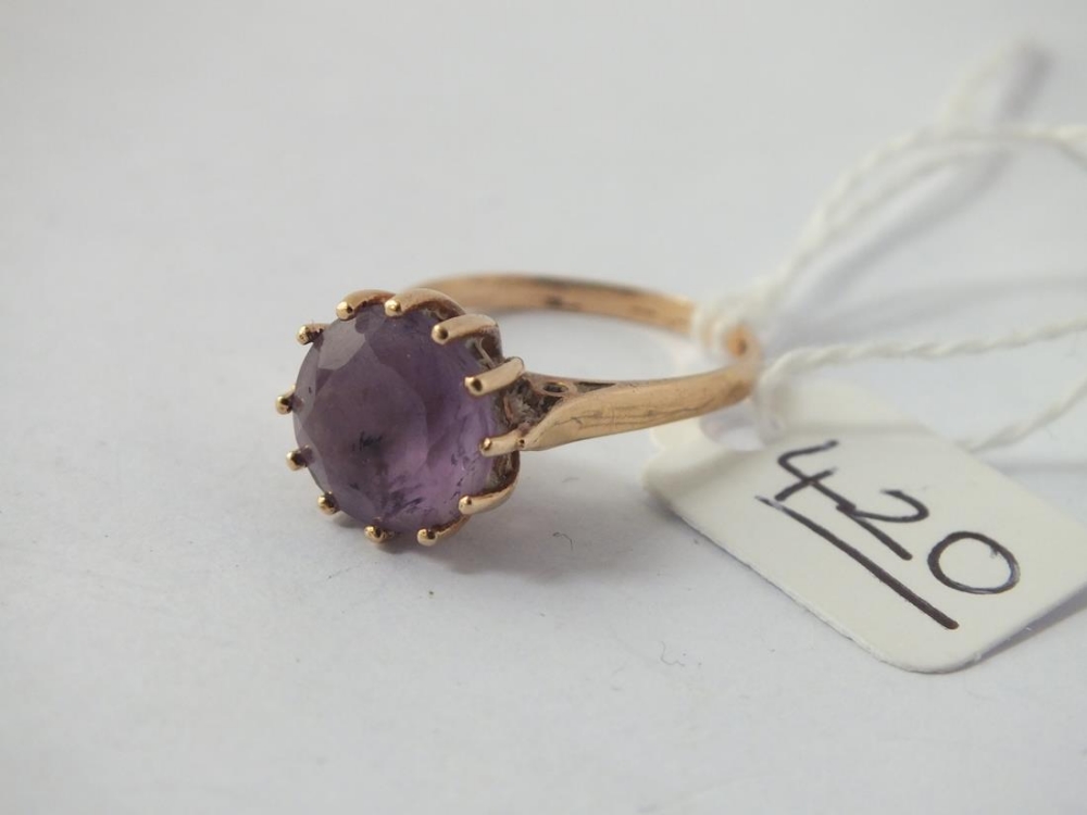 A circular purple stone dress ring set 9ct - size N - 3gms