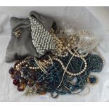 A bag of assorted costume jewellery