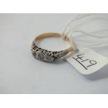 A 3 stone diamond ring set in 18ct gold - size N - 2.8gms