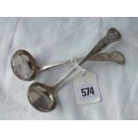 Pair of Victorian crested Queens's pattern (single struck) sauce ladles - Edinburgh - 1853 by JW -