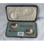 Boxed pair of preserve spoons - Sheffield 1953