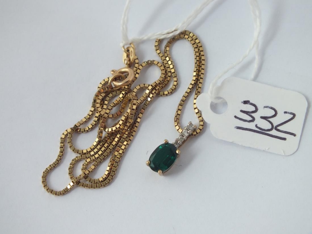 An emerald drop pendant necklace all in 14ct gold - 4.6gms