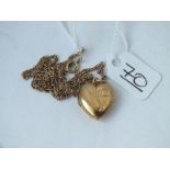A back & front locket pendant necklace in 9ct - 4.6gms