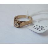 A singe diamond stone ring in 9ct - size K - 2.1gms