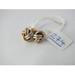 A pair of knot earrings - 1.9gms