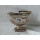 c19 Dutch sugar basket with swing handle 5" wide - 265gms