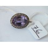 A amethyst & pearl oval brooch in 9ct - 3.8gms