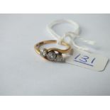 A good 3 stone diamond ring set in 18ct gold - size M - 2.5gms