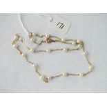 A seed pearl necklace in 9ct