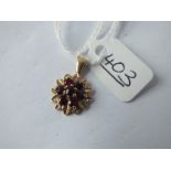 A small garnet cluster pendant in 9ct