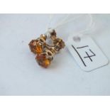 A pair of yellow stone screw on earrings in 9ct - 2.1gms