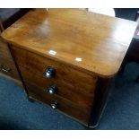 NARROW MAHOGANY CHEST OF THREE DRAWERS