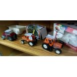 BRITAIN'S 9528 FORD TRACTOR UN-BOXED. BRITAIN'S 3680 MASSEY FERGUSON TRACTOR RED. BOXED/PART.