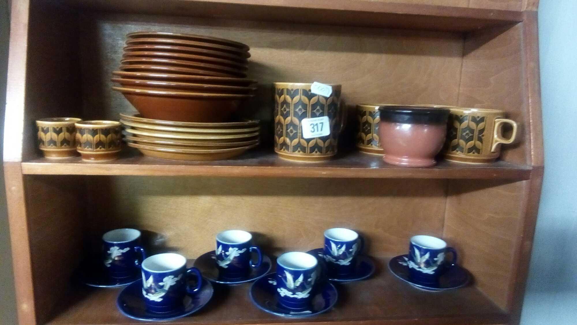 SHELF OF HORNSEY POTTERY CUPS, MUGS & BOWLS & JAPANESE PAINTED TEA SET