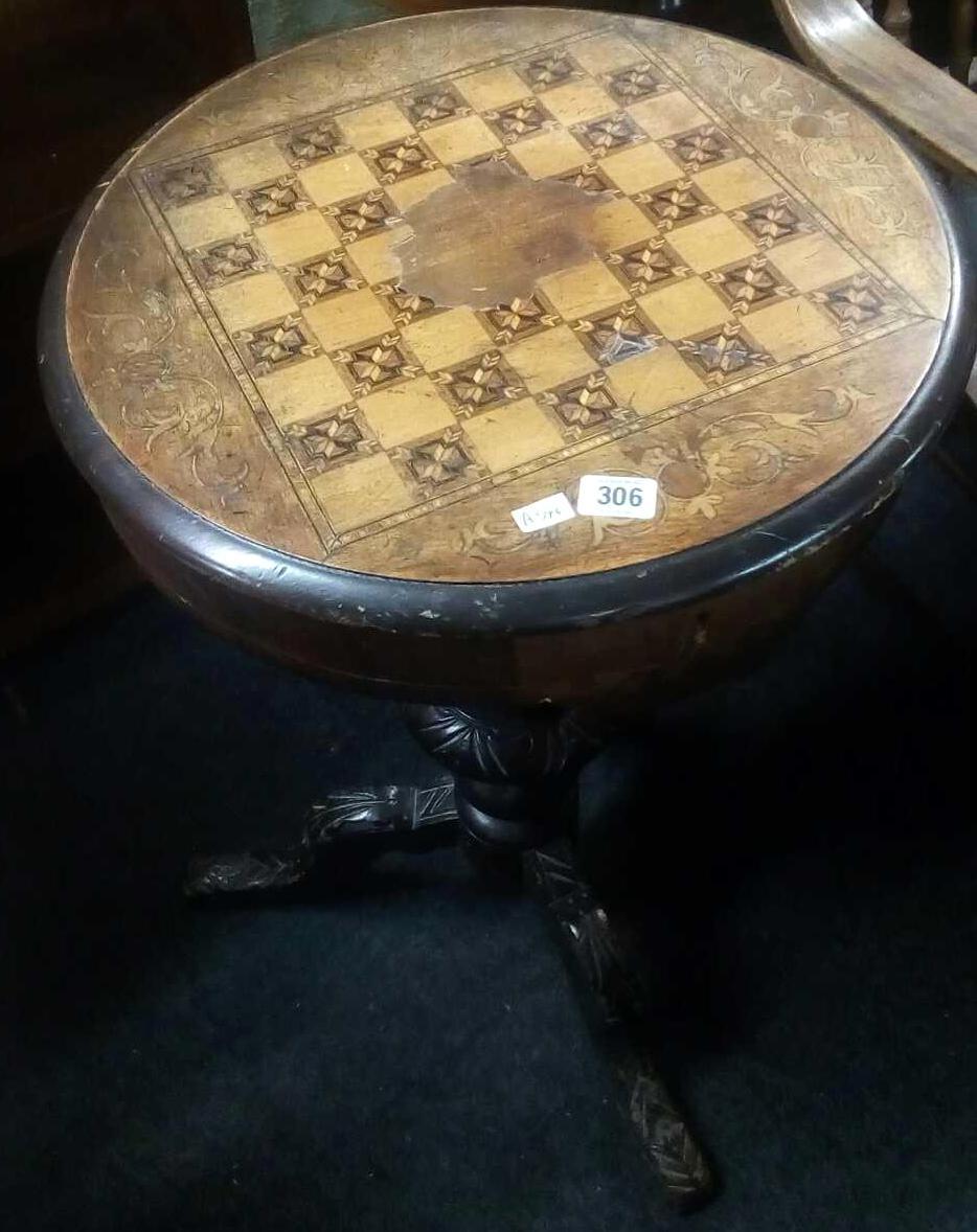 MAHOGANY PEDESTAL WORK TABLE WITH CHESSBOARD TOP (A/F)