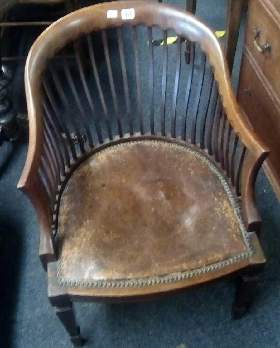 STYLISH MAHOGANY CARVER CHAIR WITH UPHOLSTERED LEATHER SEAT