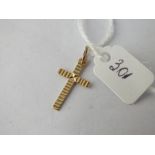 Cross pendant in 9ct