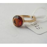 Orange stone solitaire ring set in 9ct - size N - 2.6gms