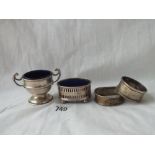 Two salts with bgl and two napkin rings - 65gms