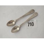 Attractive pair og George III bright cut snuff spoons - London 1793 by RC?