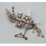 GOOD PEARL AND DIAMOND VICTORIAN FLORAL BROOCH SET IN GOLD