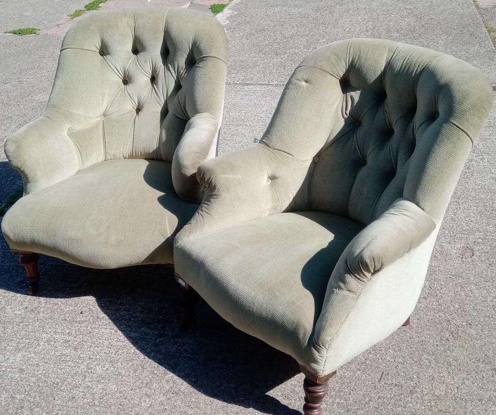 Two Victorian button-back chairs on turned legs - Image 2 of 3