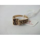 Good buckle ring in 9ct - size R - 3.3gms