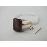 Smoky quartz ring in 9ct - size O - 3.2gms