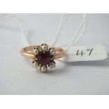 Vintage garnet and pearl ring set in 14ct gold - size L - 2.8gms