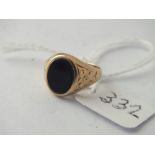 Small onyx signet ring - size F - 2.2gms