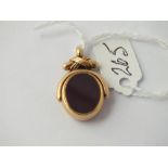 Hard stone spinning fob set in 18ct gold - 9gms