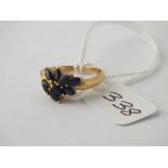 Sapphire cluster ring set in 18ct gold - size L - 2.7gms