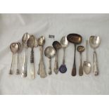 Bag of assorted spoons including caddy and salt spoons - 230gms