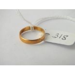 Small wedding band in 22ct gold - size H