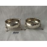 Pair of George III salts each on three pad feet - 1772 - 83gms