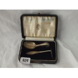 Child's spoon and pusher in fitted case - B'ham 1940