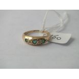 Gypsy-set five-stone green and CZ ring in 9ct - size P - 2.6gms