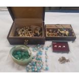CARTON CONTAINING LEATHER JEWELLERY BOX WITH COSTUME JEWELLERY, BLUE & GREEN GLASS NECKLACES & EMPTY