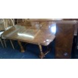 FINE QUALITY POLISHED OAK DINING TABLE ON CARVED PEDESTAL LEGS WITH 2 EXTRA LEAVES 5FT EXTENDING