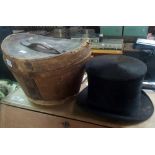 SMALL VELVET TOP HAT WITH BOX