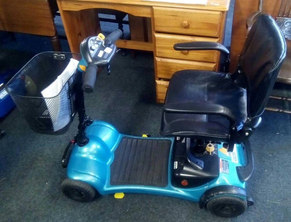 SMALL ULTRA LIGHT 480 MOBILITY SCOOTER SOLD AS SEEN WITH KEY