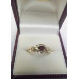 A 7 STONE RING SET IN 18ct GOLD