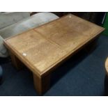 LARGE & STYLISH OAK COFFEE TABLE WITH SOLID LEGS