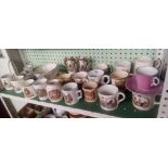 SHELF OF OVER 20 COMMEMORATIVE MUGS, PLATES, VASES ETC