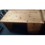 MODERN STRIPPED PINE SINGLE PEDESTAL DESK WITH 4 DRAWERS