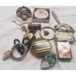 BAG WITH POWDER COMPACTS, BRACELETS, BROOCHES & OTHER COSTUME JEWELLERY