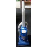 UPRIGHT VACUUM CLEANER WITH ATTACHMENTS